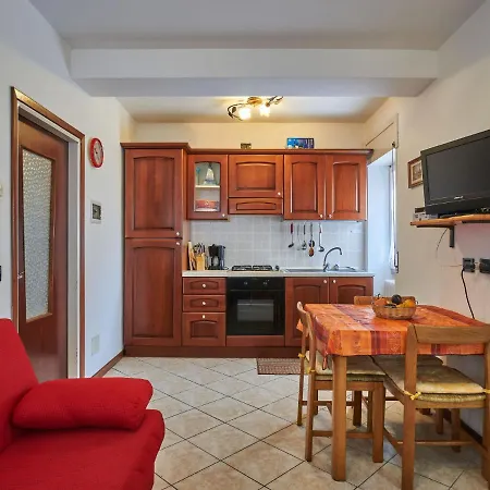 Marta - Gla160 By Interhome * Gera Lario